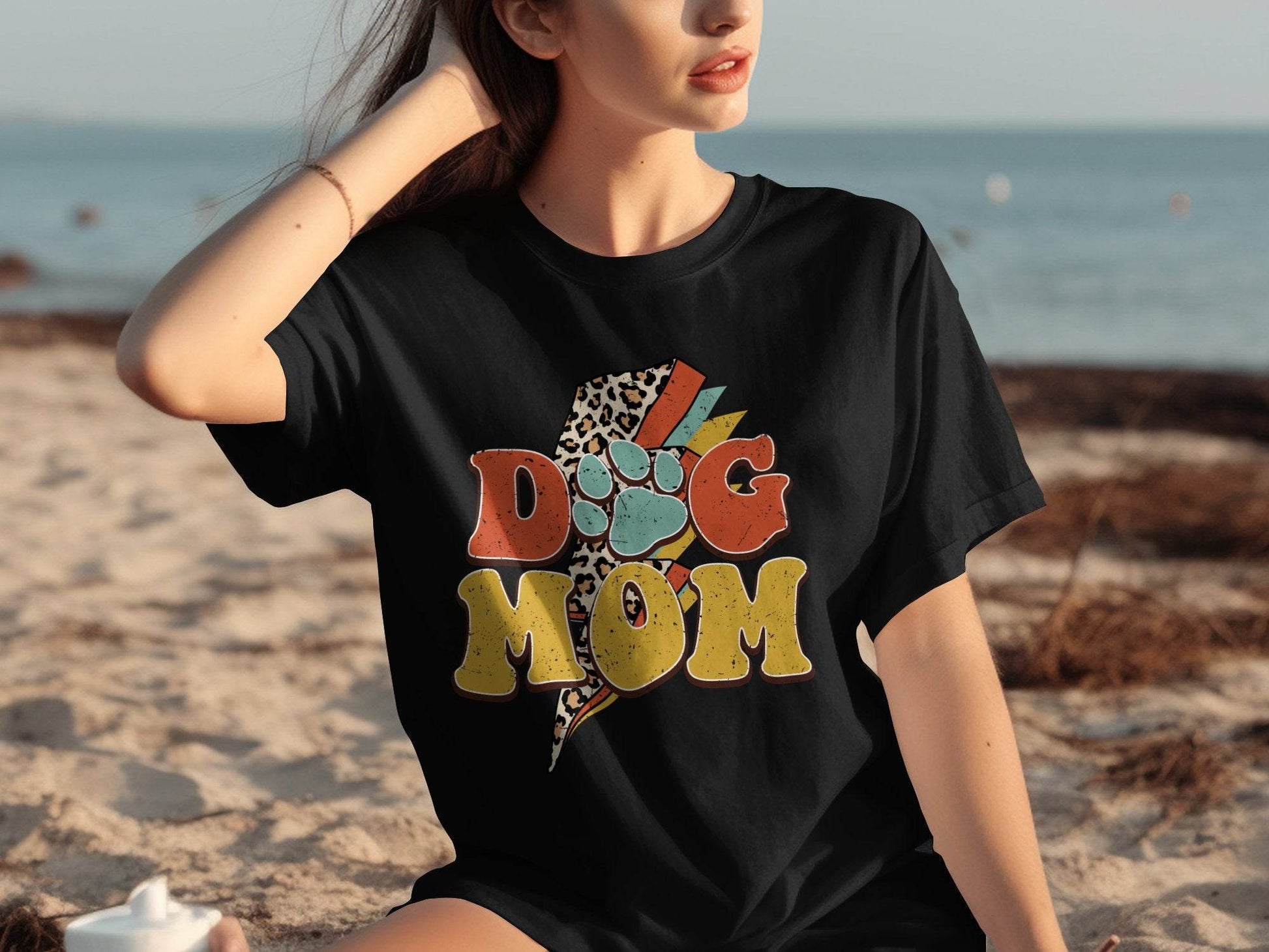 Retro Leopard Dog Mom Paw Print Design Great Gift T-Shirt - Design & Vybe