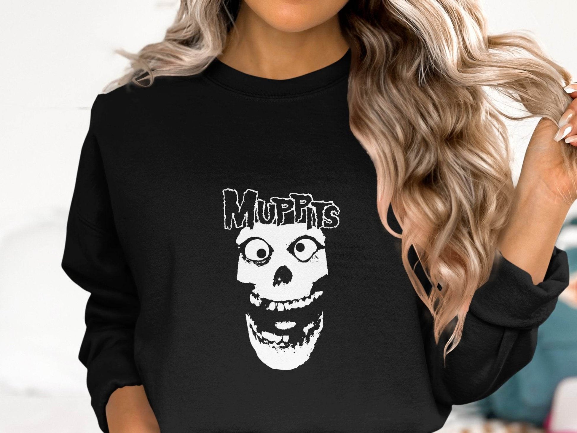 Muppits Skull Head Graphic Art in Black and White Sweater - Design & Vybe